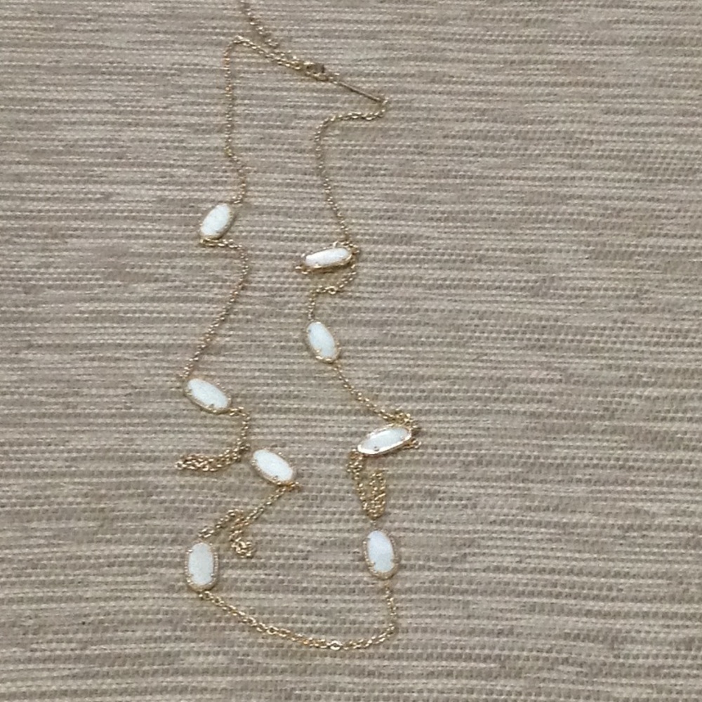 Kendra Scott Kellie white and Gold Necklace!!